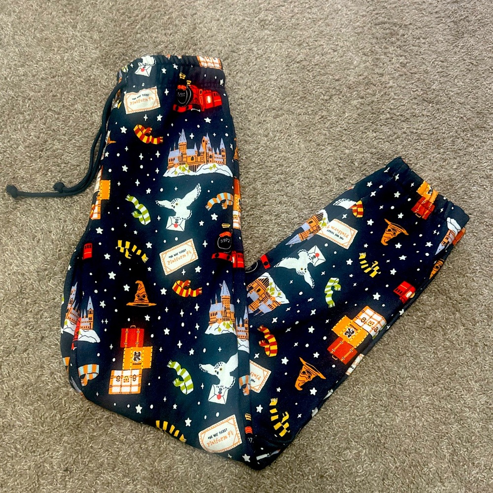 Cakeworthy Harry Potter Print Joggers sweatpants New sorting hat train Hogwarts